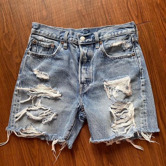 Levi’s Jean shorts - Picture 2 of 4